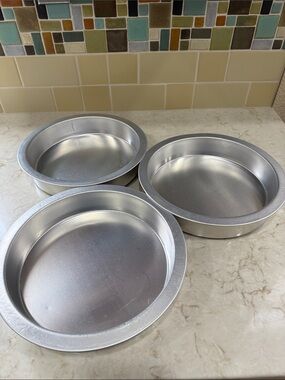 3-Pack Silver Round Cake Pans - Durable Nonstick Insulated Baking Set